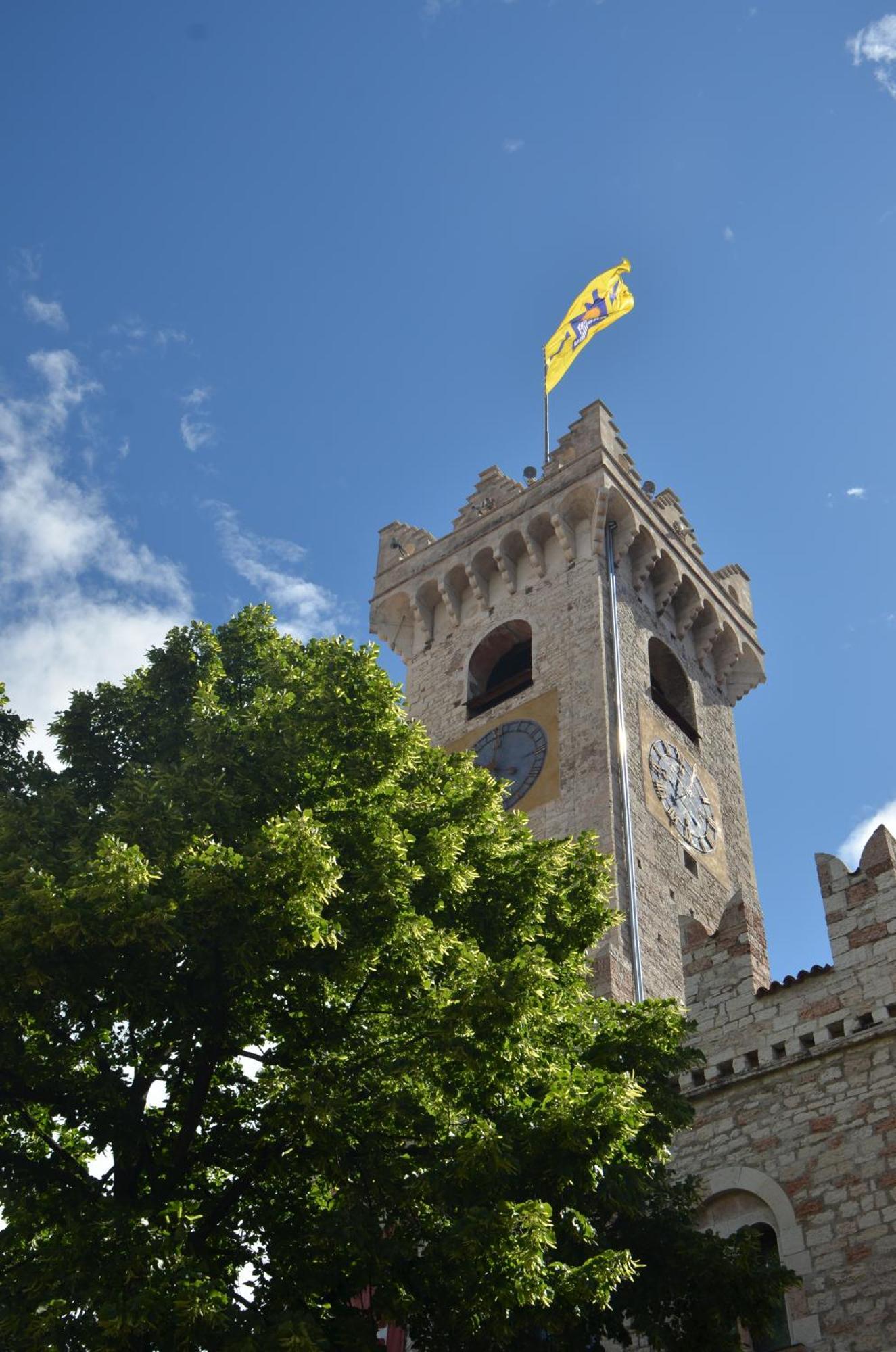 B&B La Loggia Del Castello Trento Bagian luar foto