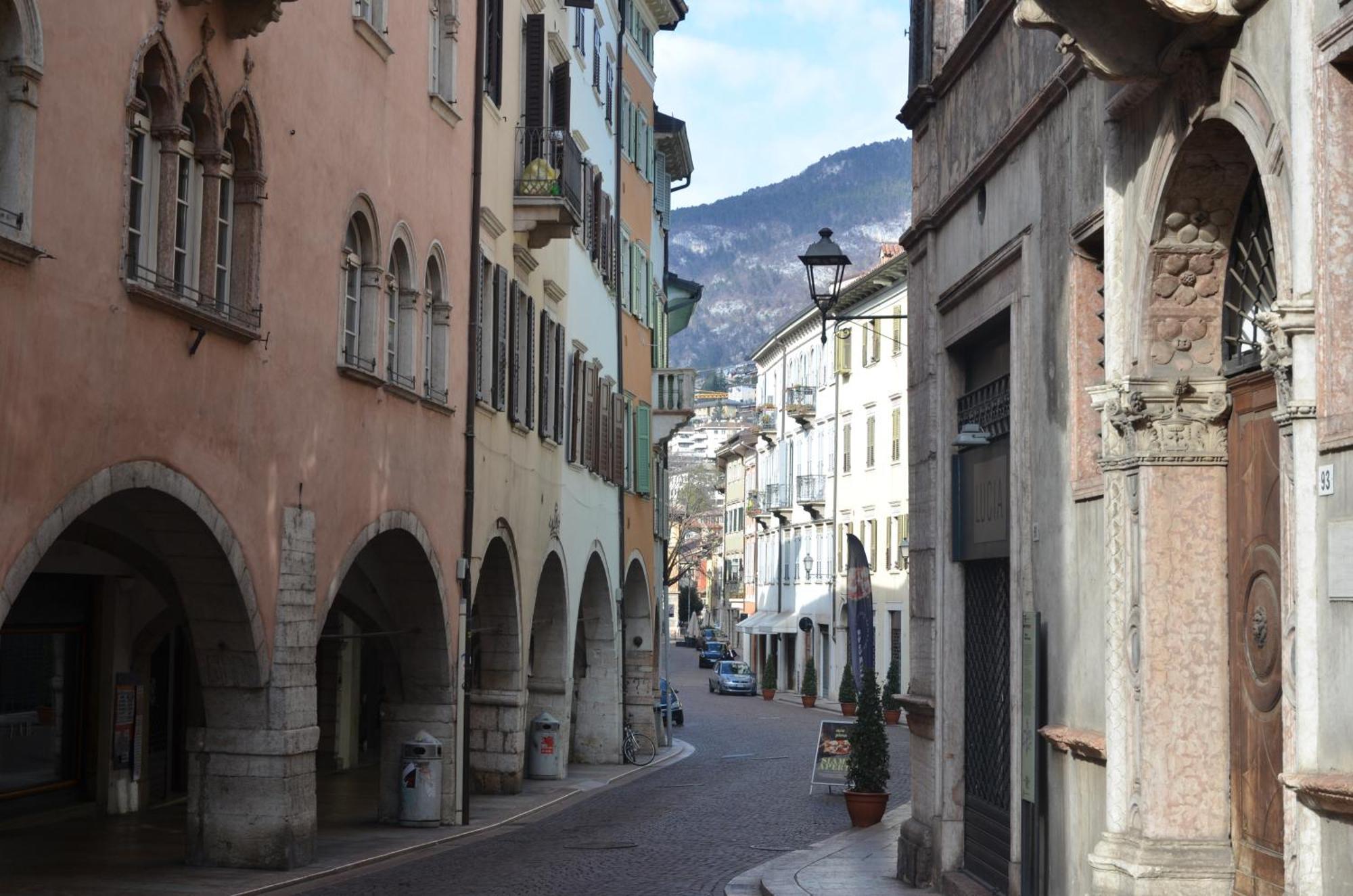 B&B La Loggia Del Castello Trento Bagian luar foto