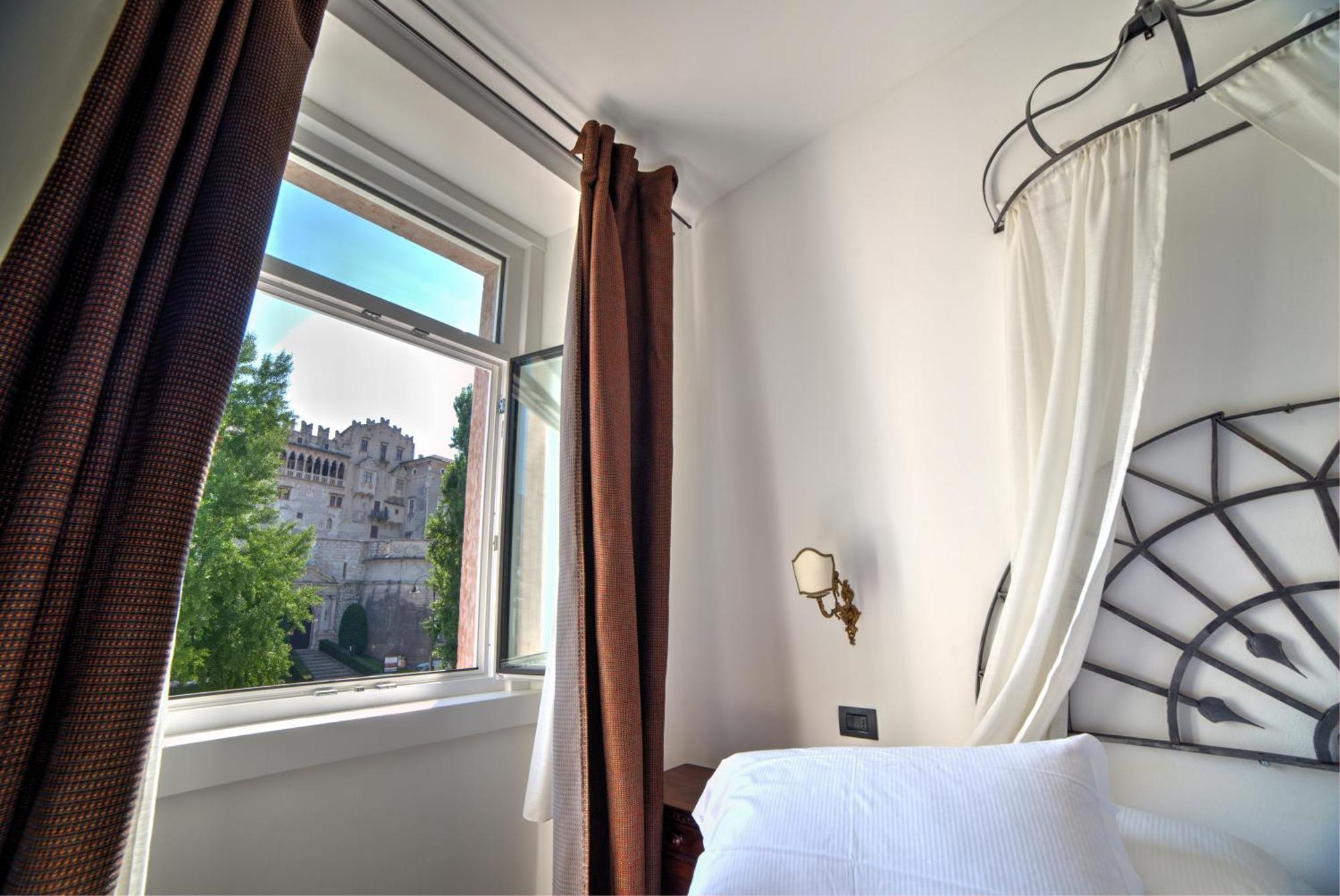 B&B La Loggia Del Castello Trento Bagian luar foto