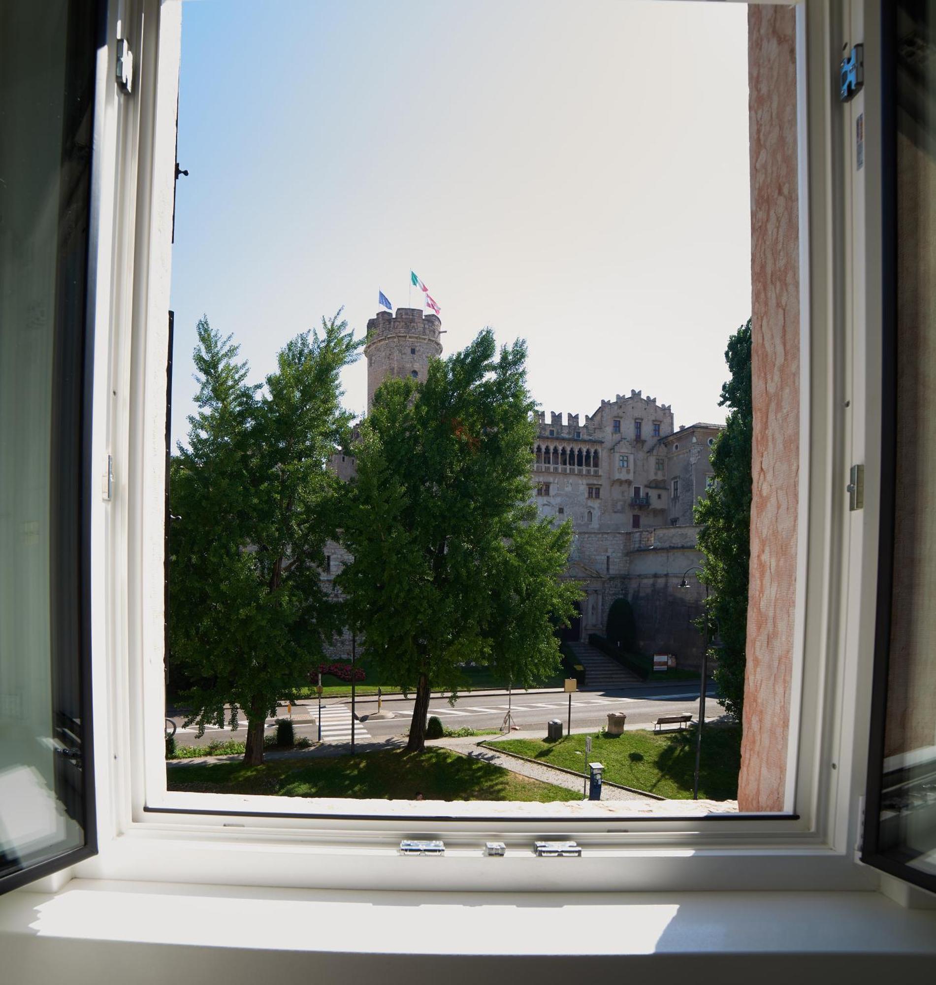 B&B La Loggia Del Castello Trento Bagian luar foto