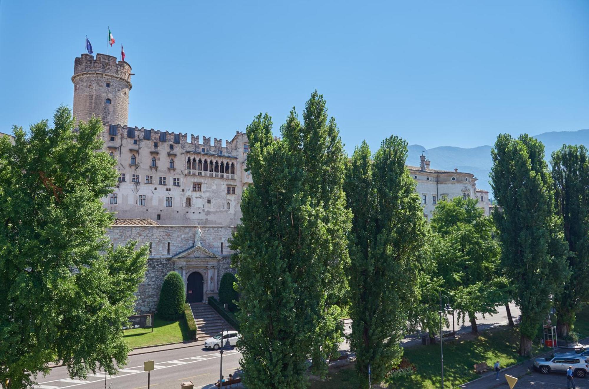 B&B La Loggia Del Castello Trento Bagian luar foto
