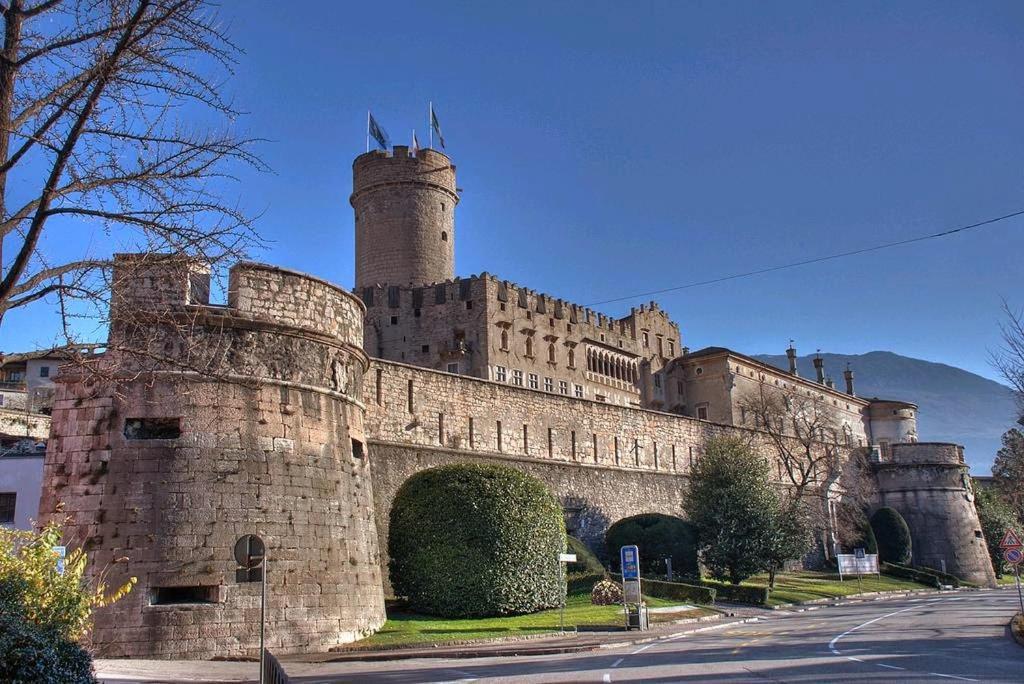 B&B La Loggia Del Castello Trento Bagian luar foto