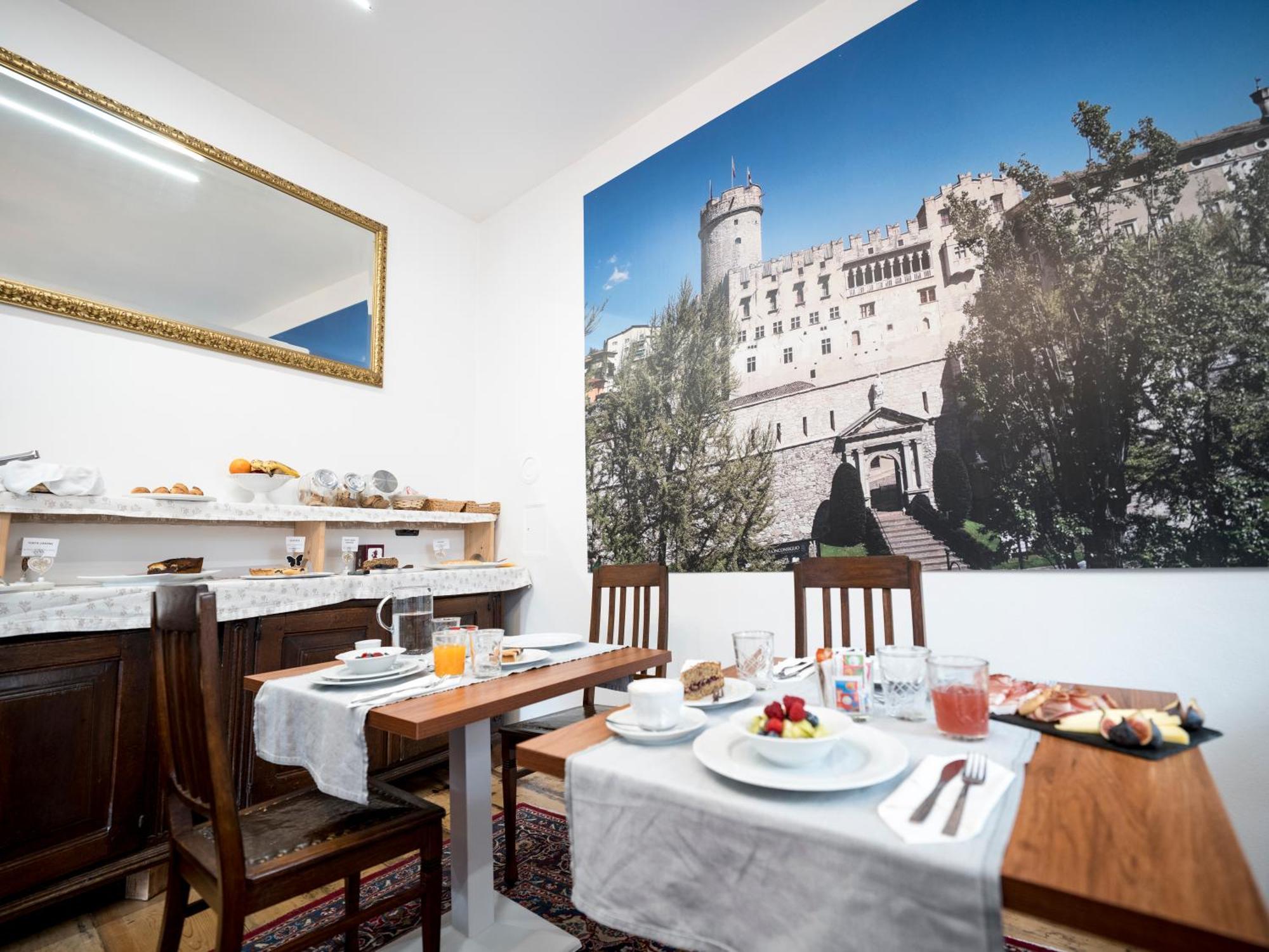 B&B La Loggia Del Castello Trento Bagian luar foto